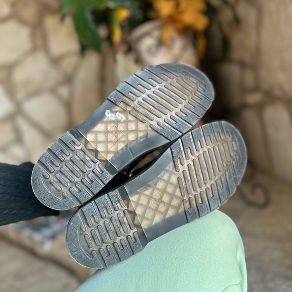 Women’s Dr. Martens 2976 Patent Chelsea Boot - Picture 8 of 8